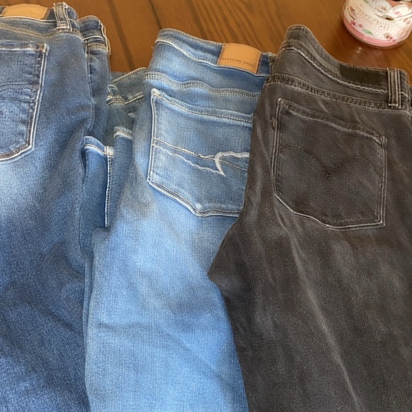American Eagle 3 pairs, 1 pair of Levi’s.. Jeans bundle - Picture 4 of 4